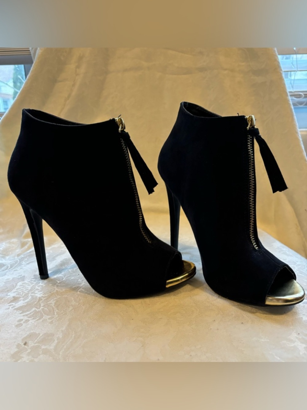 ❤️2/$15 or 3/$21❤️Mossimo Black Bootie Heels, Size 7.5